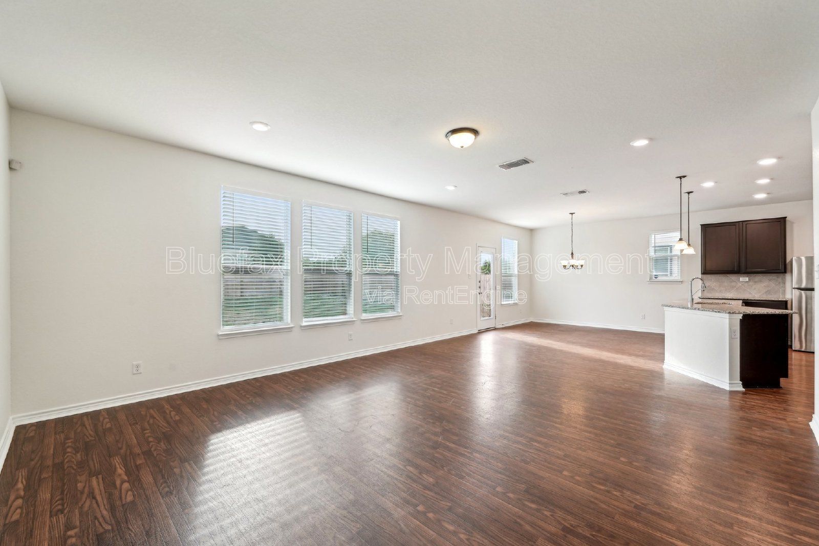 Spectacular 4 Bedroom 3 Bath Home in Converse, TX! Easy Access to IH-10, Fort Sam, and Randolph AFB. property image