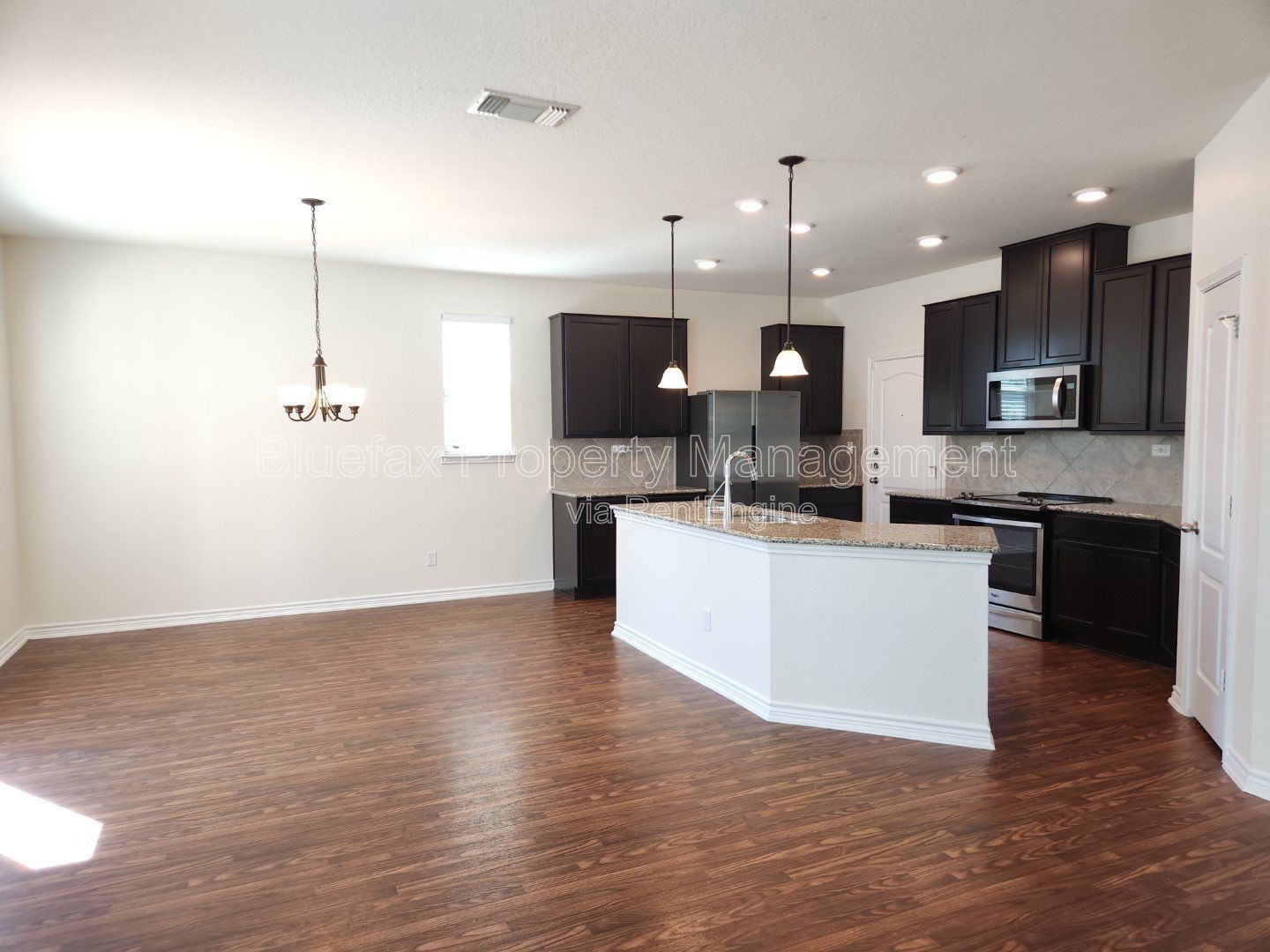 Spectacular 4 Bedroom 3 Bath Home in Converse, TX! Easy Access to IH-10, Fort Sam, and Randolph AFB. property image