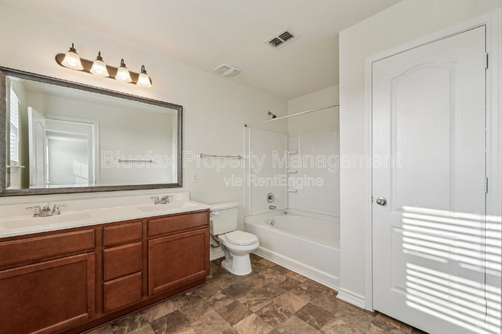 Spectacular 4 Bedroom 3 Bath Home in Converse, TX! Easy Access to IH-10, Fort Sam, and Randolph AFB. property image