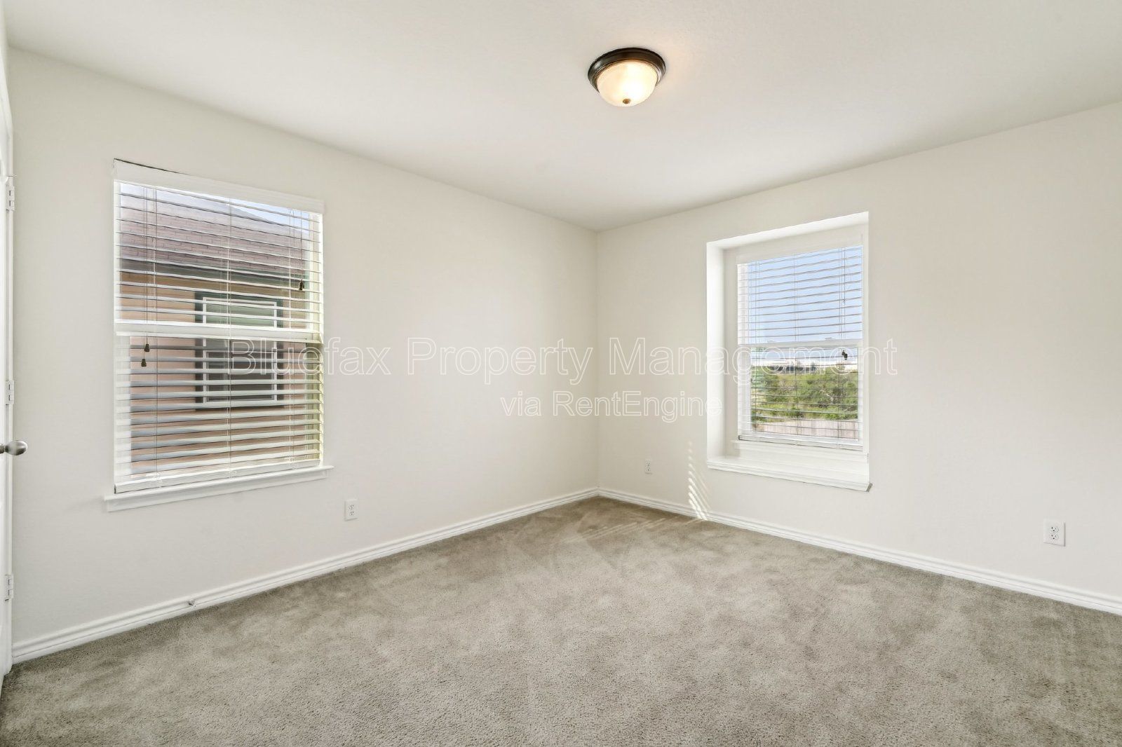 Spectacular 4 Bedroom 3 Bath Home in Converse, TX! Easy Access to IH-10, Fort Sam, and Randolph AFB. property image