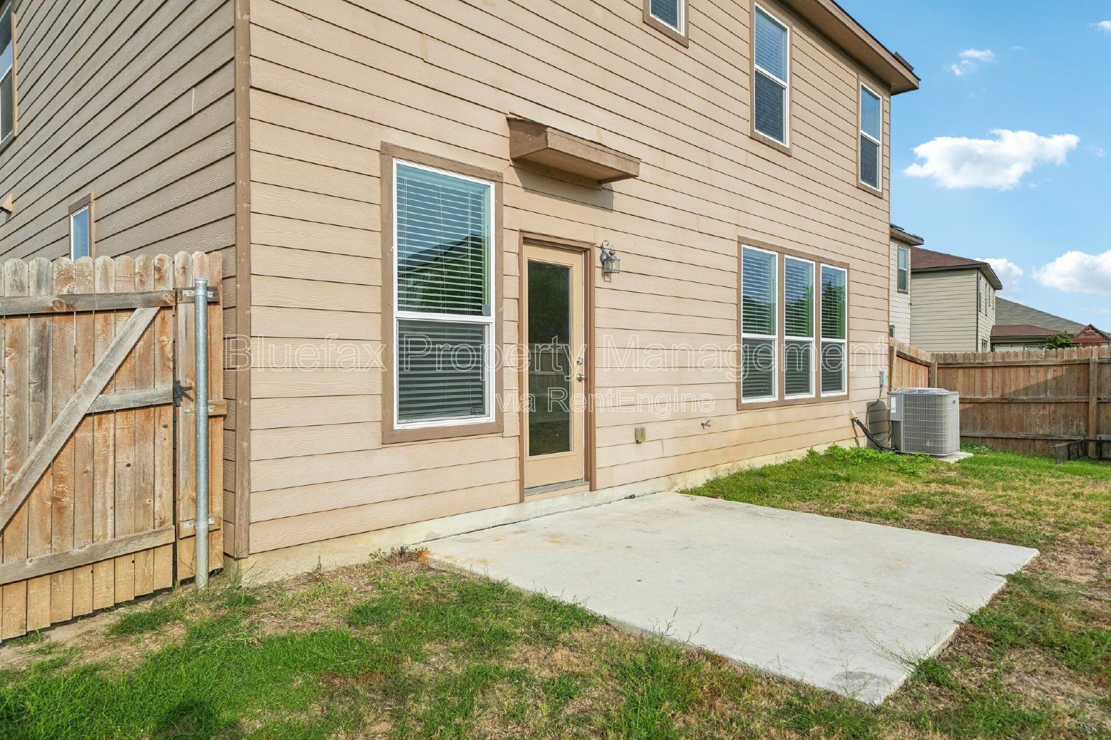 Spectacular 4 Bedroom 3 Bath Home in Converse, TX! Easy Access to IH-10, Fort Sam, and Randolph AFB. property image