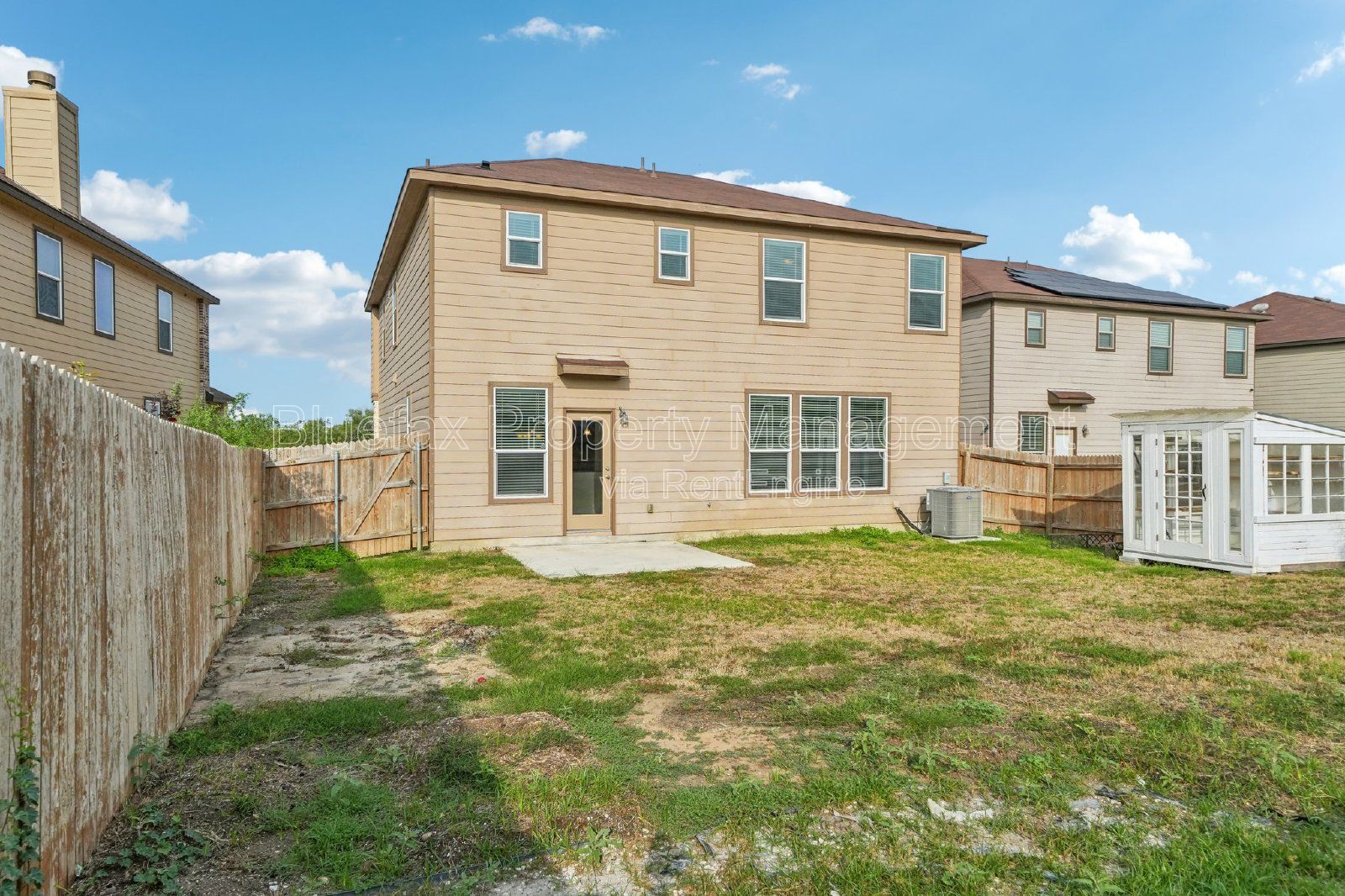Spectacular 4 Bedroom 3 Bath Home in Converse, TX! Easy Access to IH-10, Fort Sam, and Randolph AFB. property image