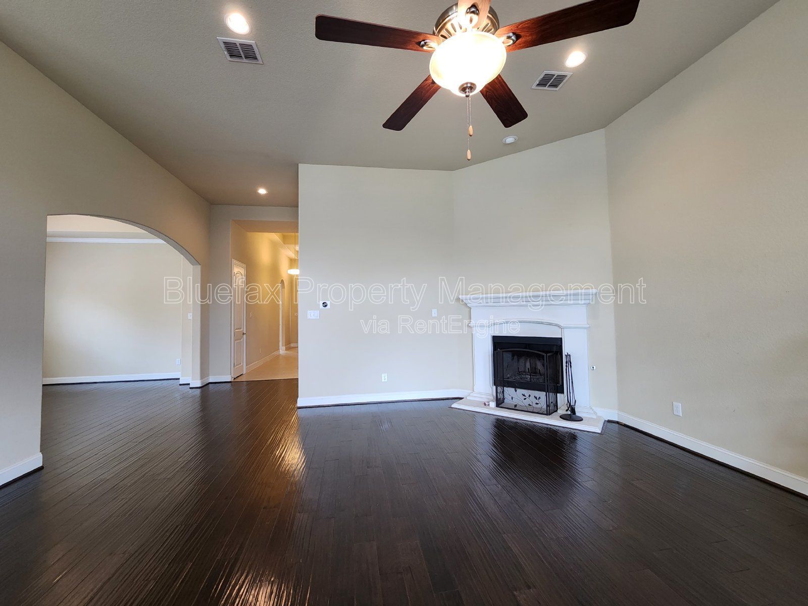 4 Bedroom Home with 3 Car Garage and Oversized Yard in a Gated Community - Alamo Ranch - Close to Shopping / Dining property image