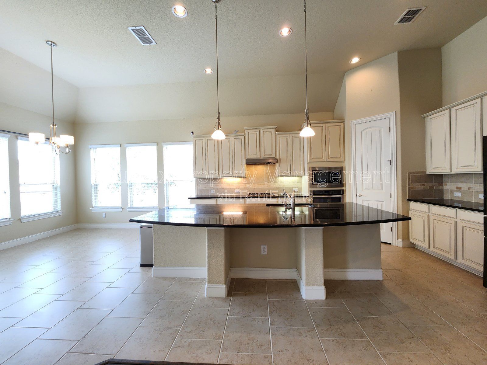 4 Bedroom Home with 3 Car Garage and Oversized Yard in a Gated Community - Alamo Ranch - Close to Shopping / Dining property image