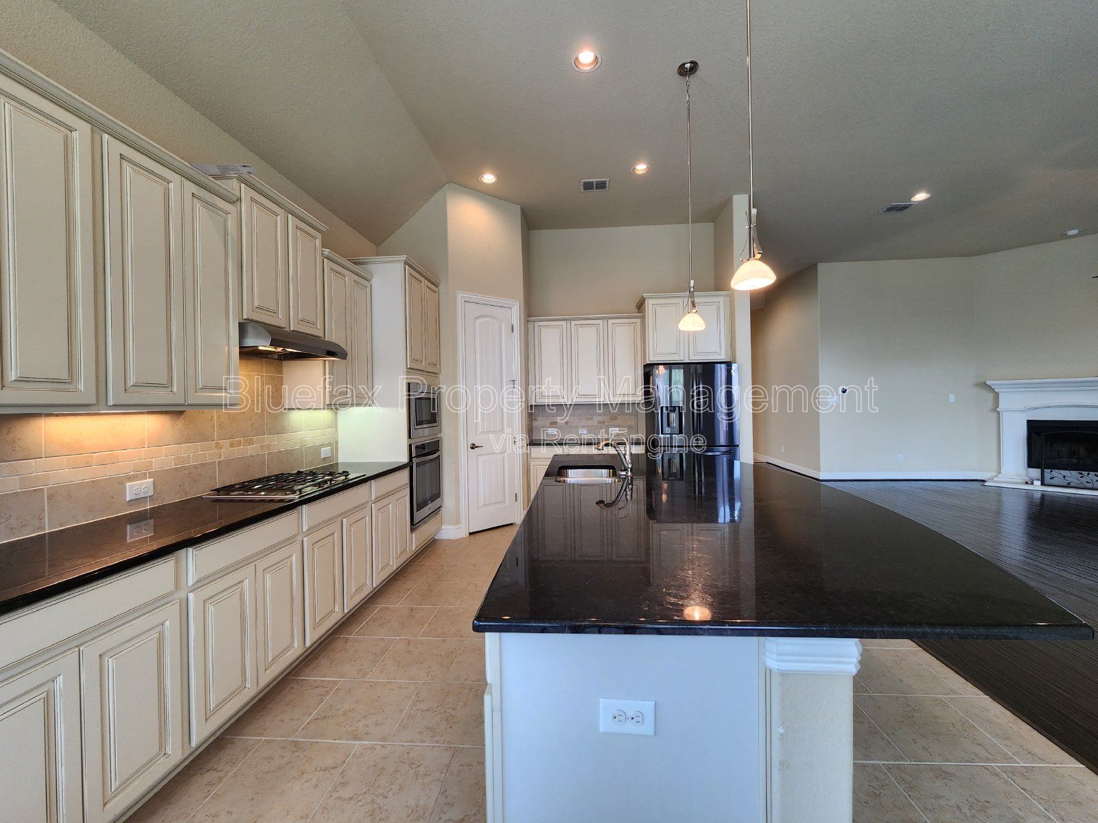 4 Bedroom Home with 3 Car Garage and Oversized Yard in a Gated Community - Alamo Ranch - Close to Shopping / Dining property image