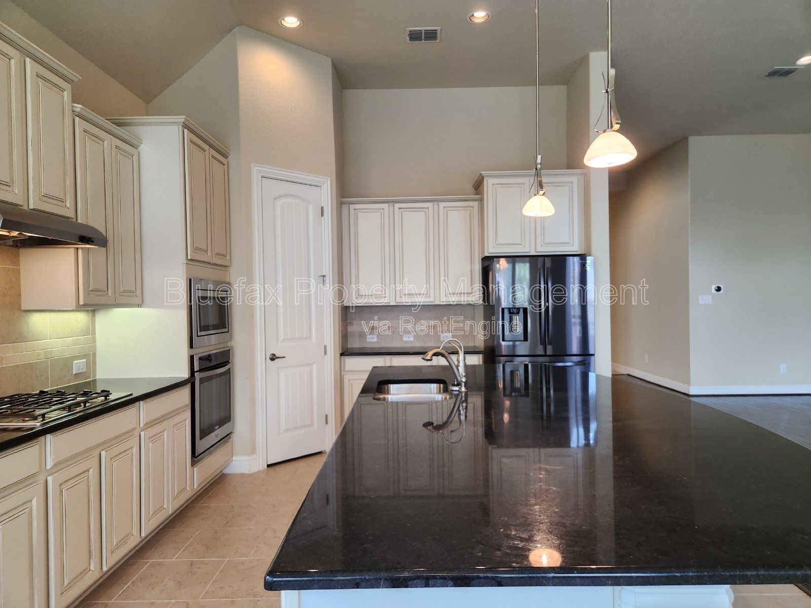 4 Bedroom Home with 3 Car Garage and Oversized Yard in a Gated Community - Alamo Ranch - Close to Shopping / Dining property image