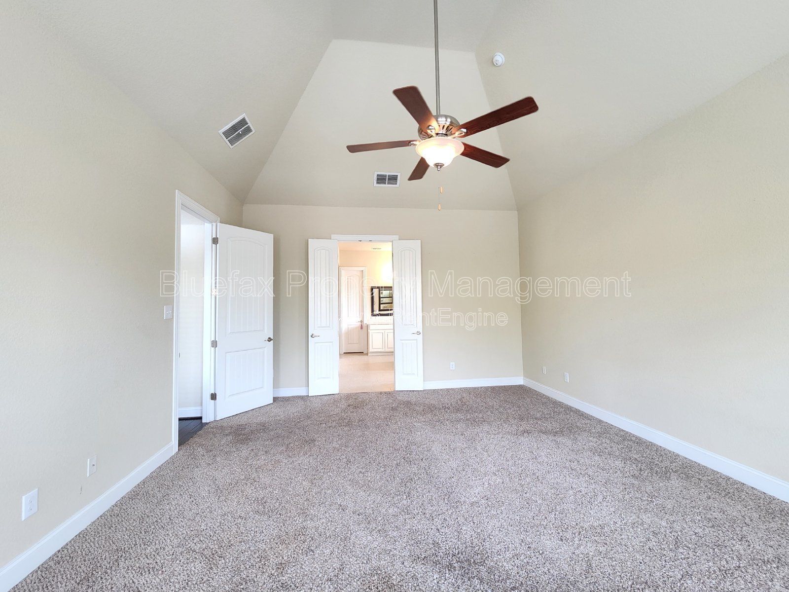 4 Bedroom Home with 3 Car Garage and Oversized Yard in a Gated Community - Alamo Ranch - Close to Shopping / Dining property image