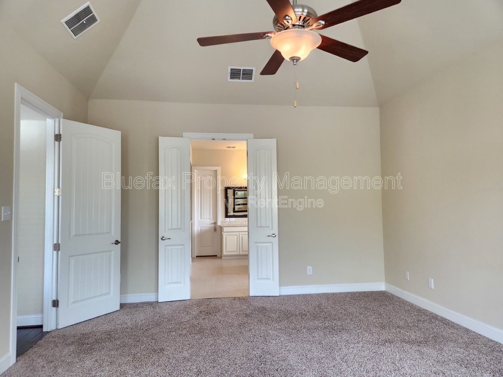 4 Bedroom Home with 3 Car Garage and Oversized Yard in a Gated Community - Alamo Ranch - Close to Shopping / Dining property image
