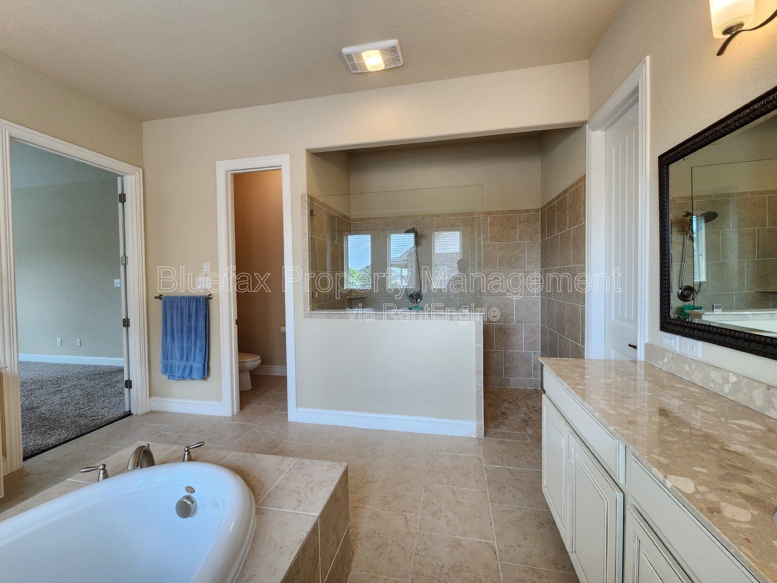 4 Bedroom Home with 3 Car Garage and Oversized Yard in a Gated Community - Alamo Ranch - Close to Shopping / Dining property image