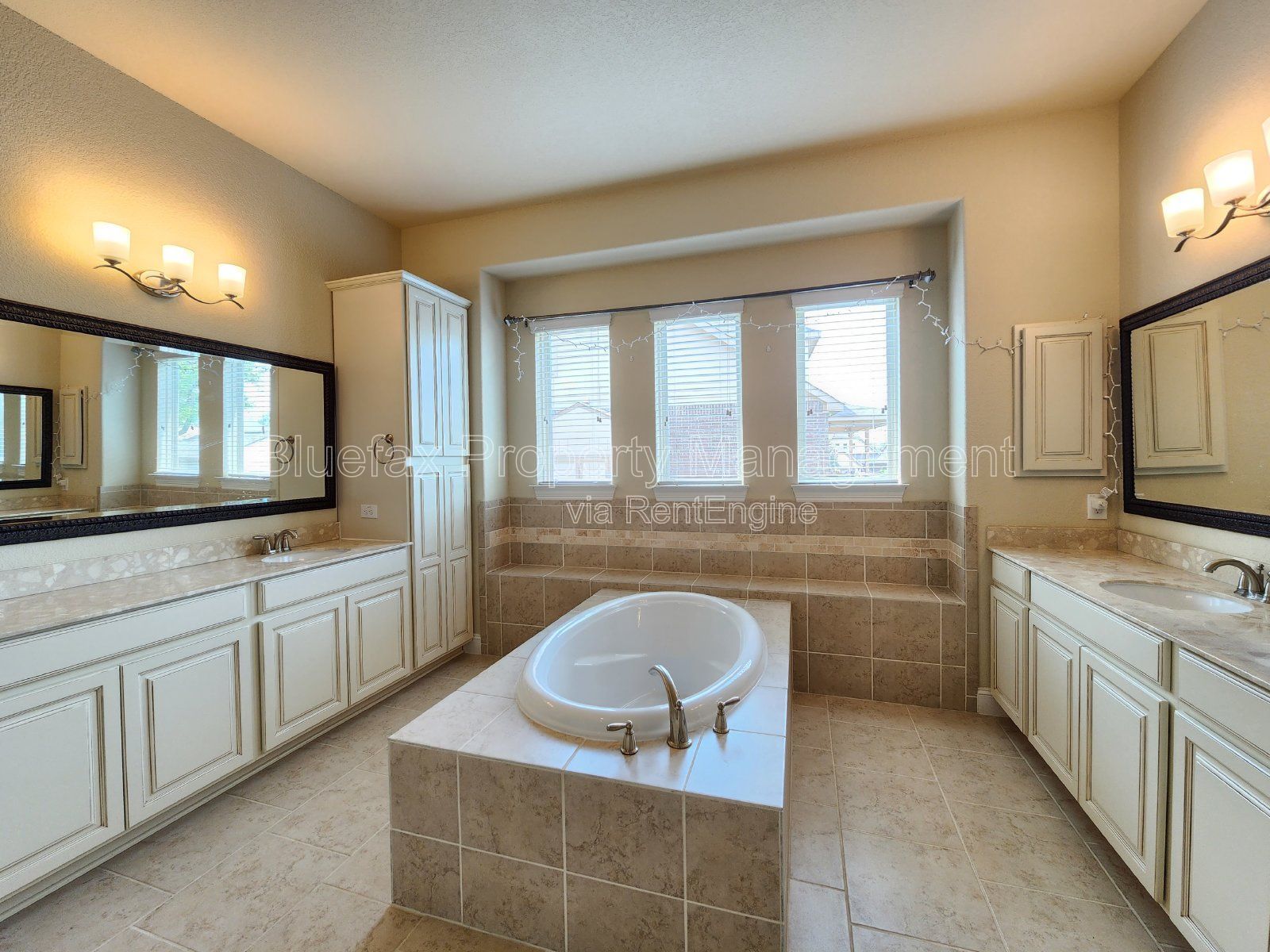 4 Bedroom Home with 3 Car Garage and Oversized Yard in a Gated Community - Alamo Ranch - Close to Shopping / Dining property image