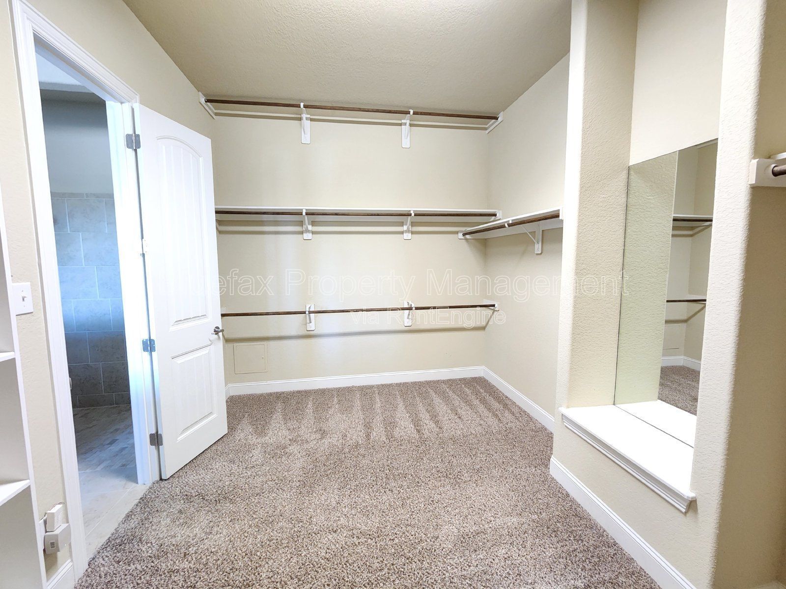 4 Bedroom Home with 3 Car Garage and Oversized Yard in a Gated Community - Alamo Ranch - Close to Shopping / Dining property image
