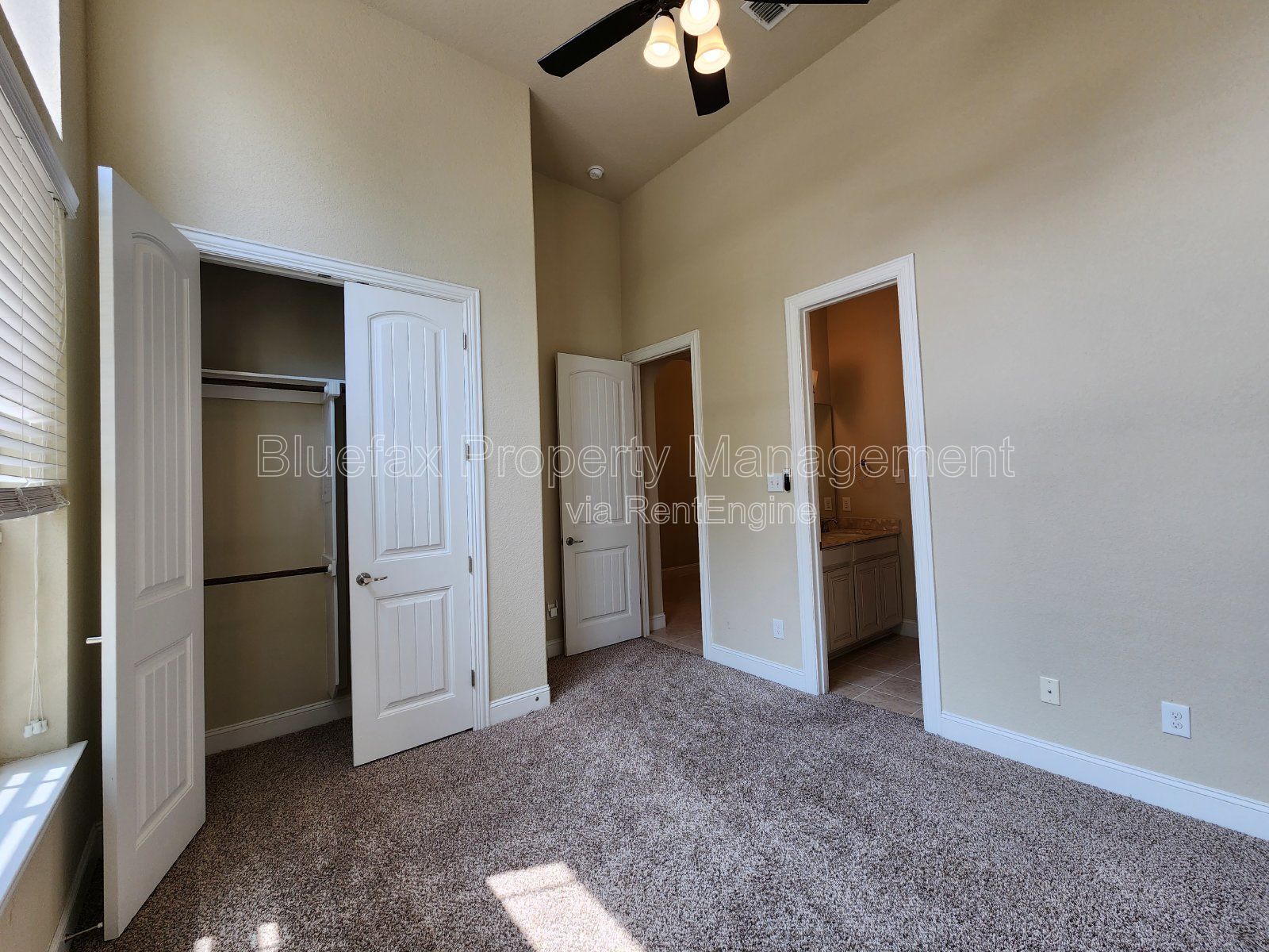 4 Bedroom Home with 3 Car Garage and Oversized Yard in a Gated Community - Alamo Ranch - Close to Shopping / Dining property image