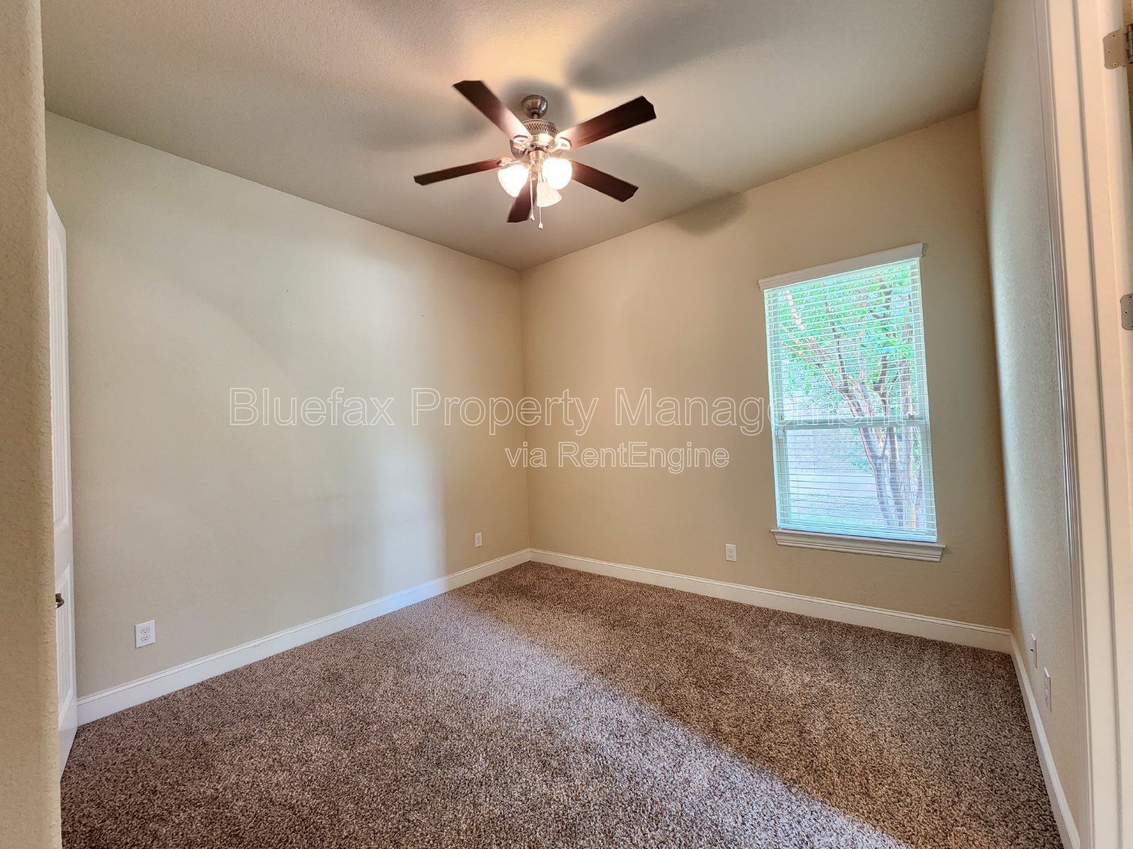 4 Bedroom Home with 3 Car Garage and Oversized Yard in a Gated Community - Alamo Ranch - Close to Shopping / Dining property image
