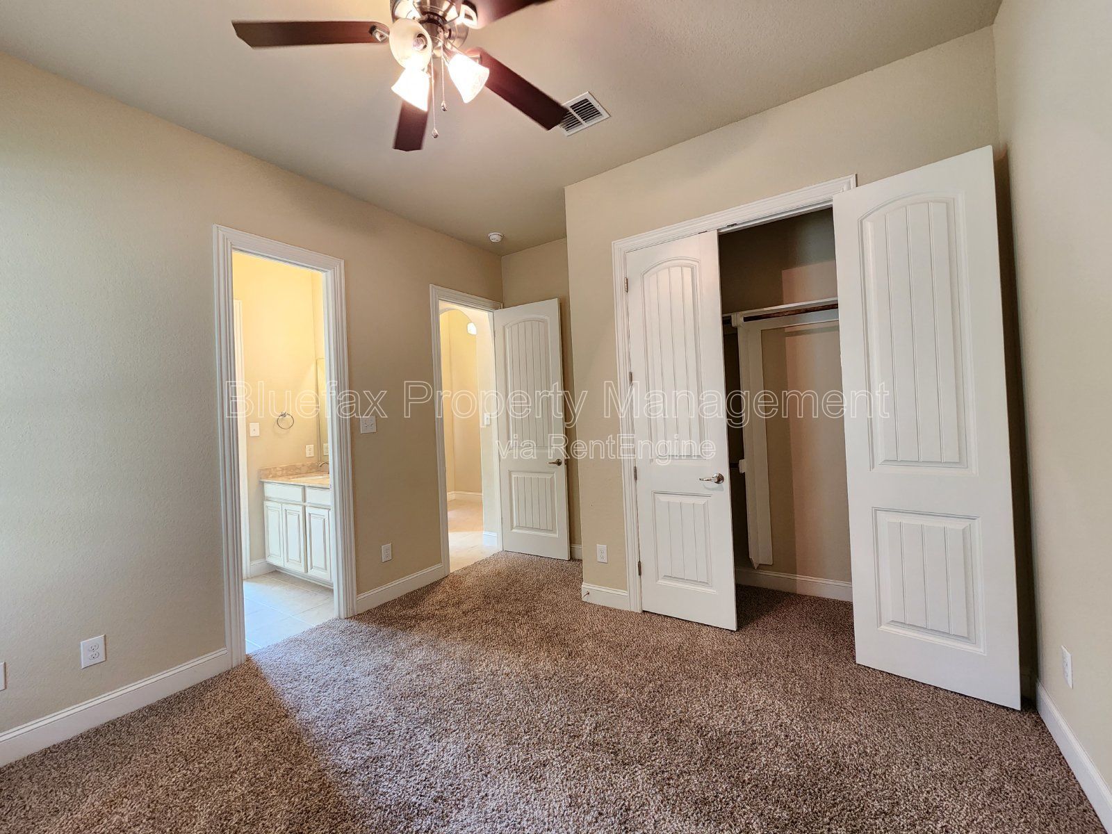 4 Bedroom Home with 3 Car Garage and Oversized Yard in a Gated Community - Alamo Ranch - Close to Shopping / Dining property image