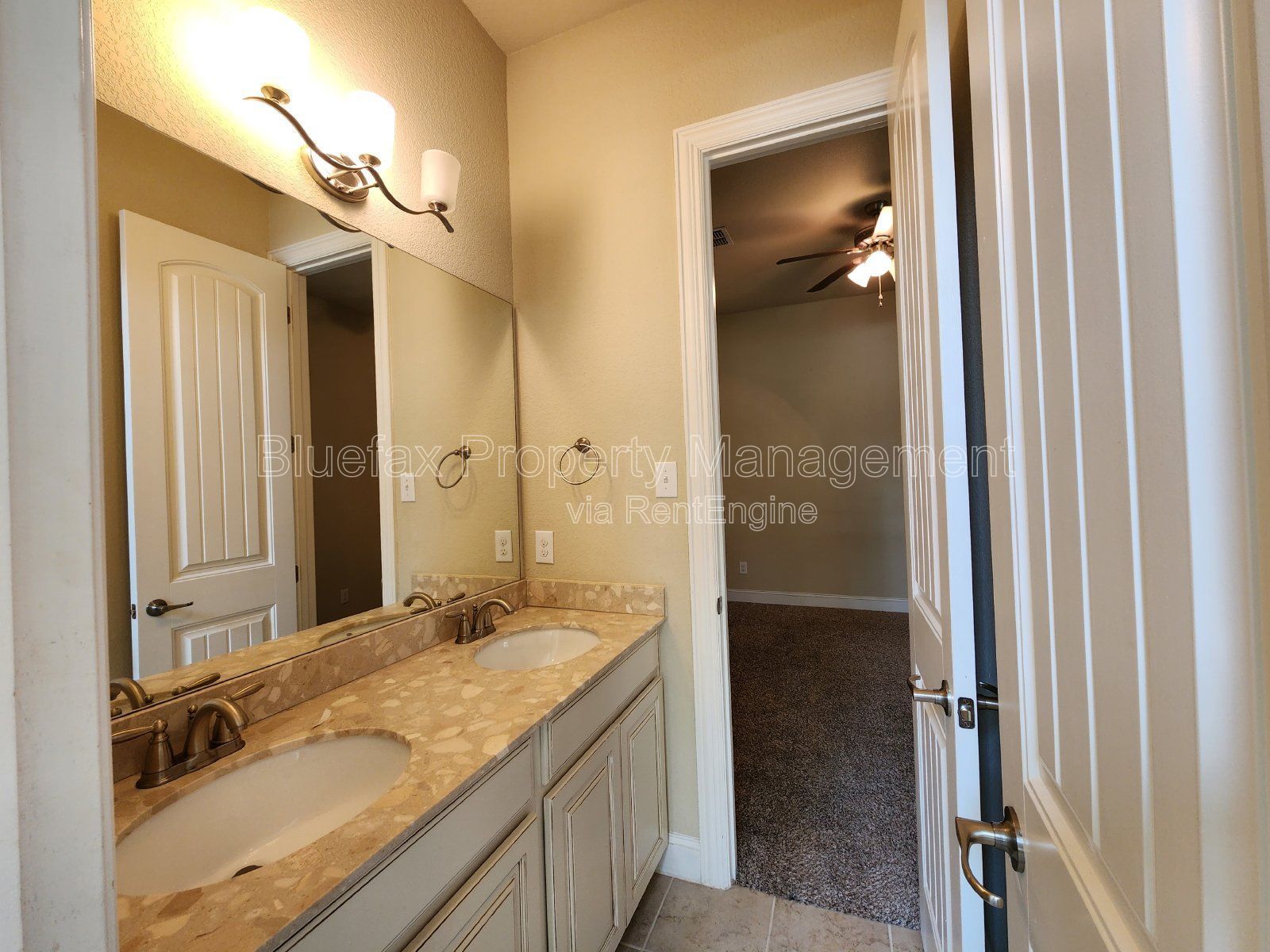 4 Bedroom Home with 3 Car Garage and Oversized Yard in a Gated Community - Alamo Ranch - Close to Shopping / Dining property image