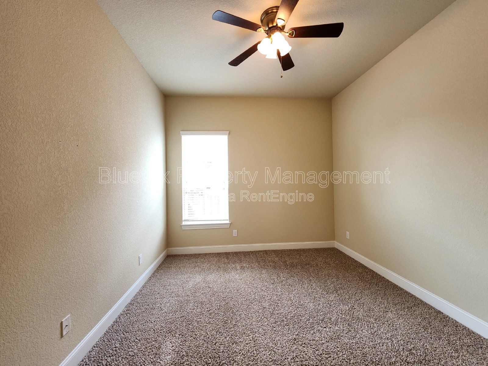 4 Bedroom Home with 3 Car Garage and Oversized Yard in a Gated Community - Alamo Ranch - Close to Shopping / Dining property image
