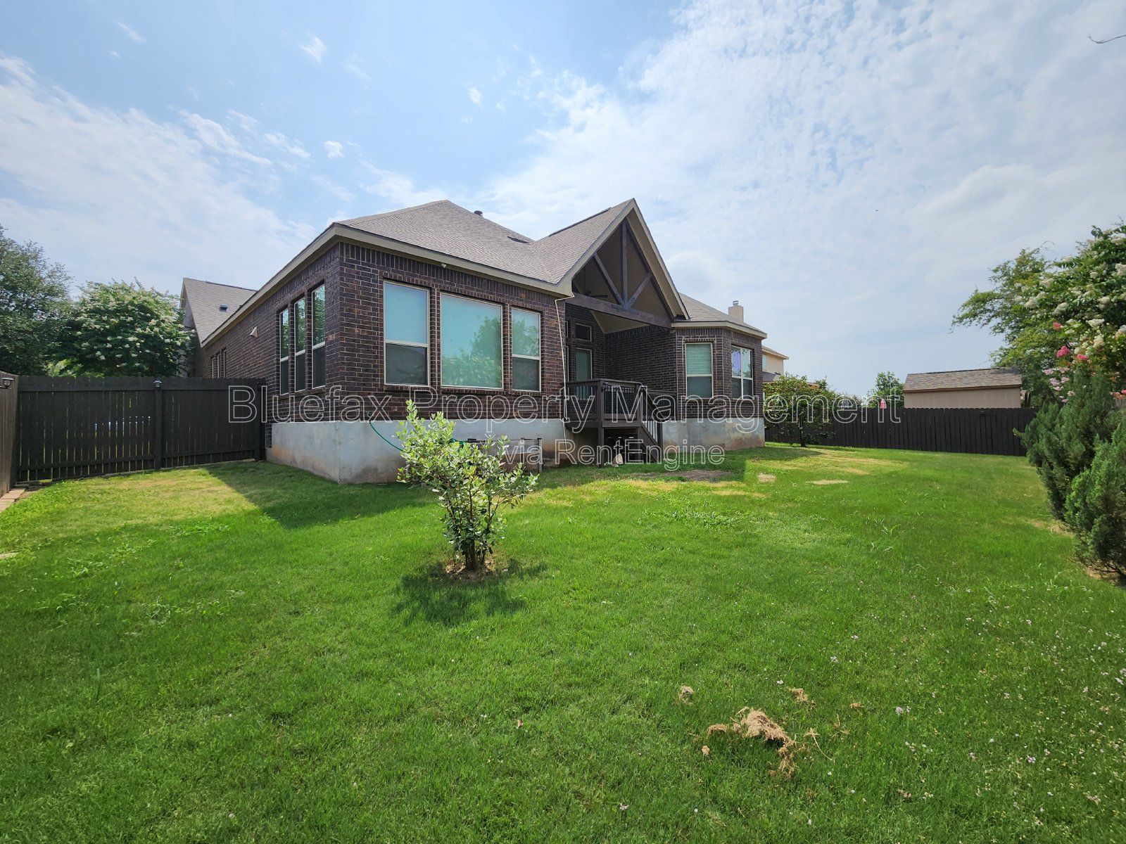 4 Bedroom Home with 3 Car Garage and Oversized Yard in a Gated Community - Alamo Ranch - Close to Shopping / Dining property image