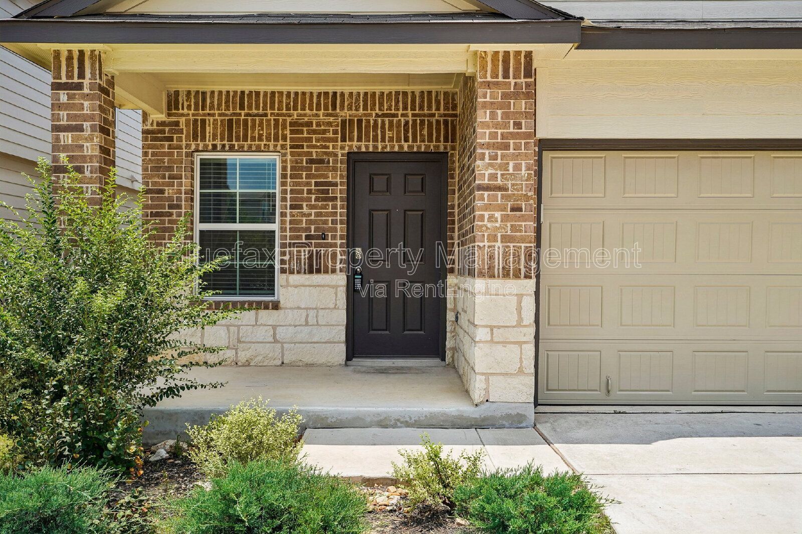 5 Bedrooms with 2 Amazing Amenity Centers! Refrigerator Included. property image