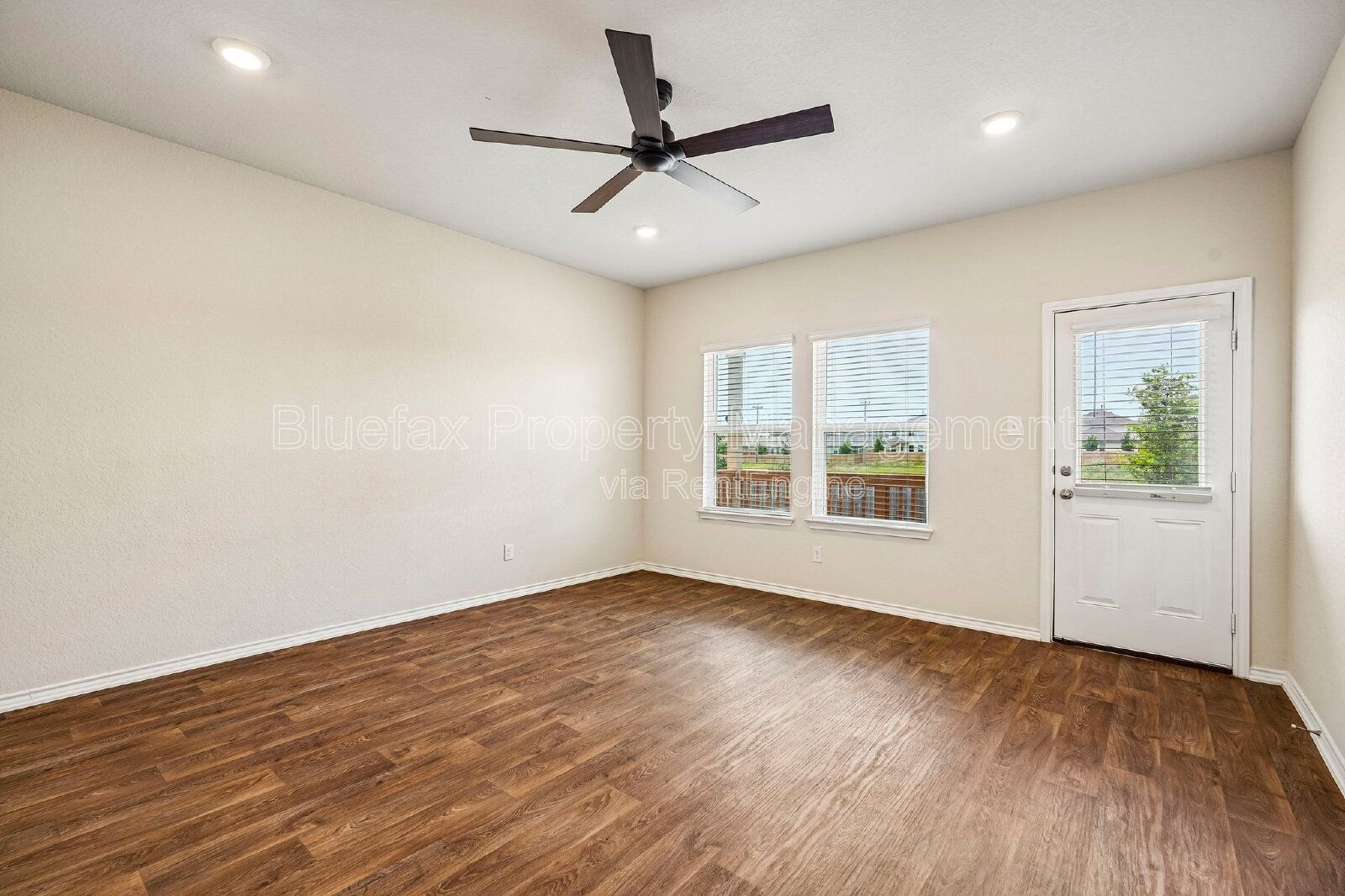 5 Bedrooms with 2 Amazing Amenity Centers! Refrigerator Included. property image