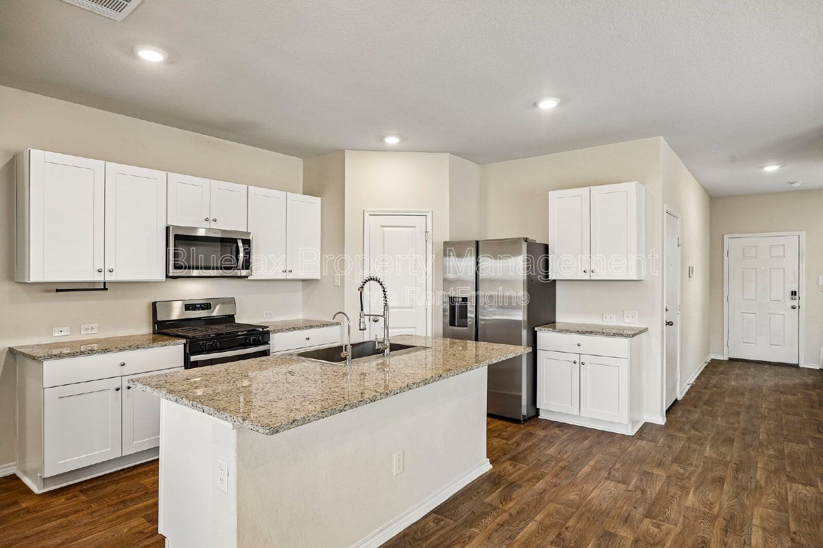 5 Bedrooms with 2 Amazing Amenity Centers! Refrigerator Included. property image
