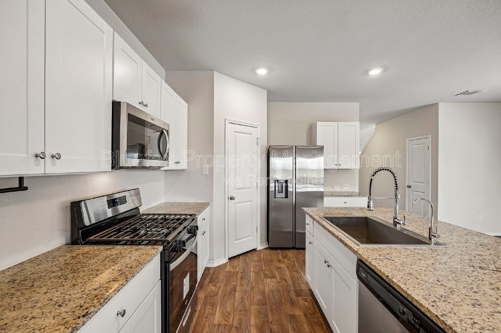 5 Bedrooms with 2 Amazing Amenity Centers! Refrigerator Included. property image