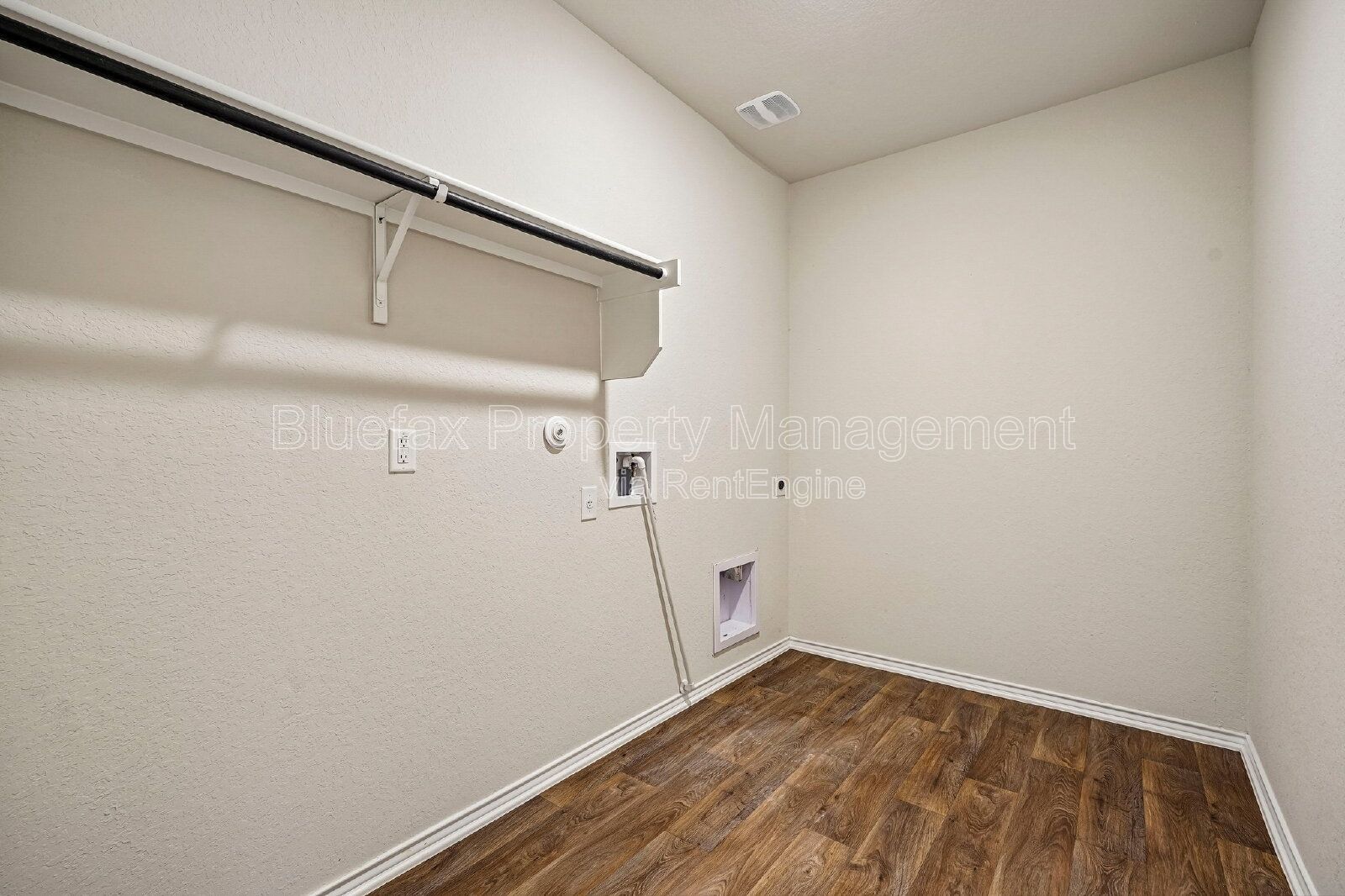 5 Bedrooms with 2 Amazing Amenity Centers! Refrigerator Included. property image