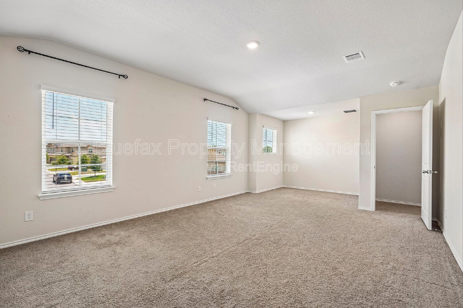 5 Bedrooms with 2 Amazing Amenity Centers! Refrigerator Included. property image
