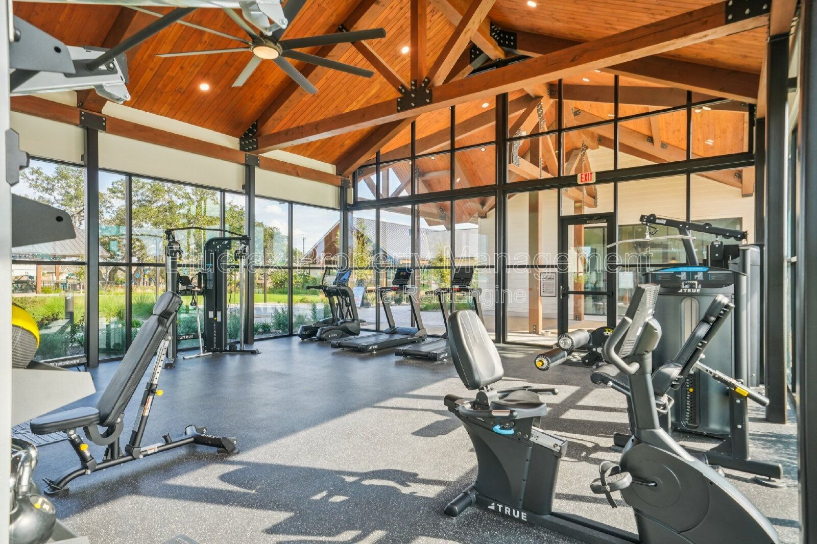5 Bedrooms with 2 Amazing Amenity Centers! Refrigerator Included. property image