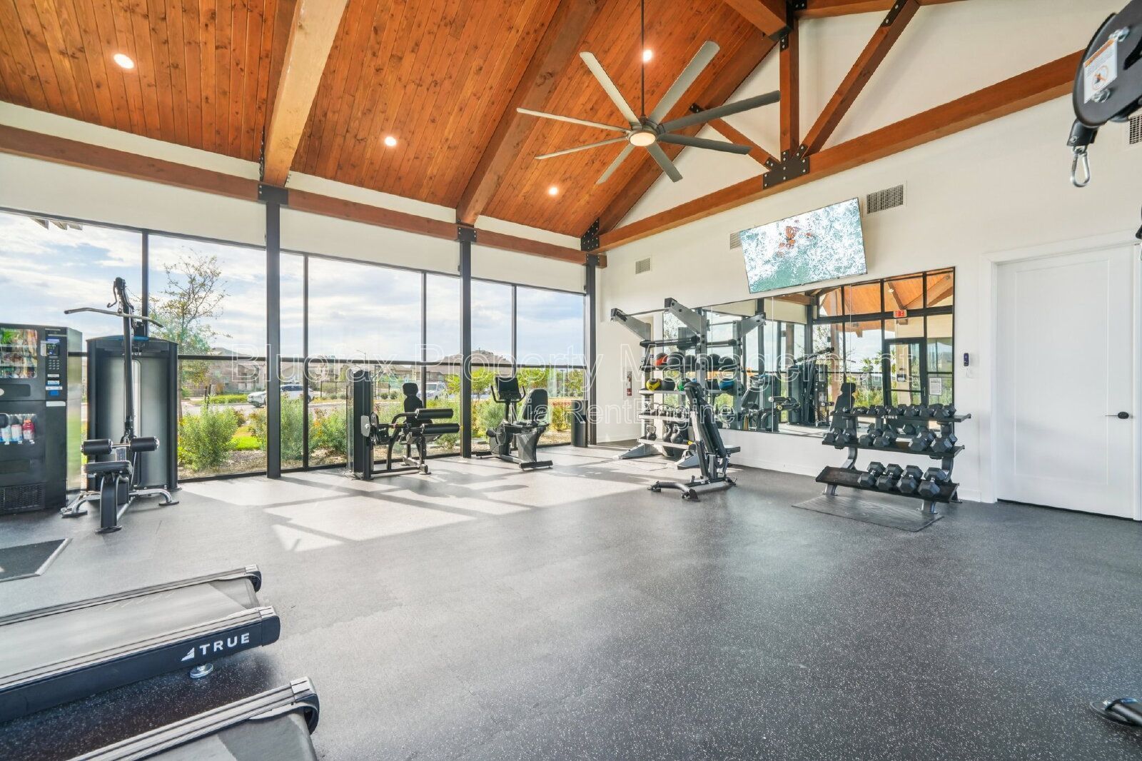 5 Bedrooms with 2 Amazing Amenity Centers! Refrigerator Included. property image