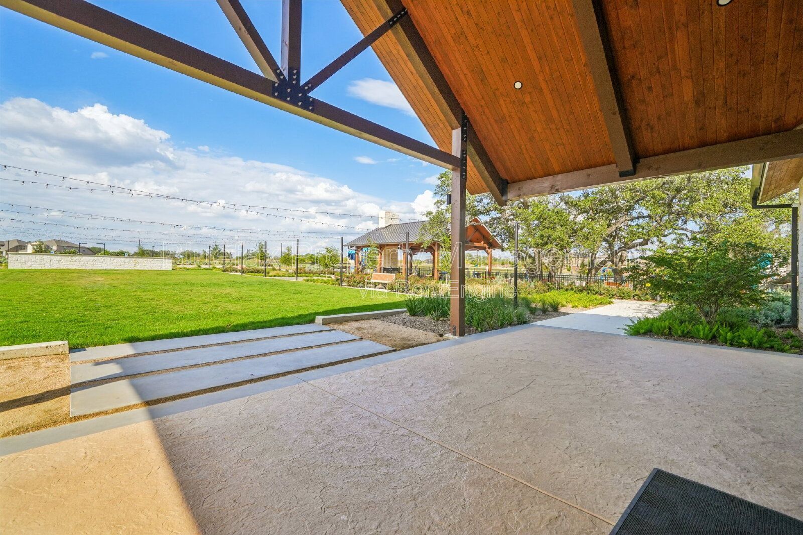 5 Bedrooms with 2 Amazing Amenity Centers! Refrigerator Included. property image