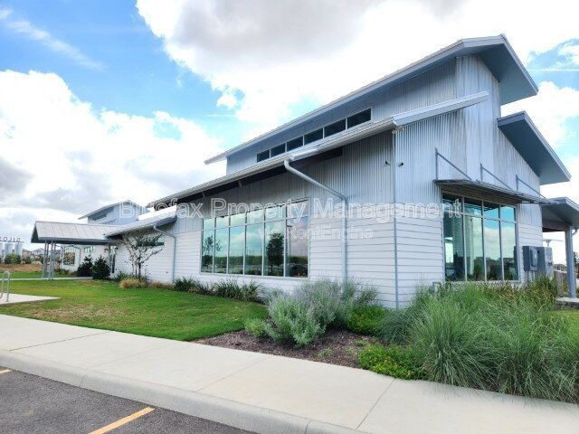 4 Bedroom Single Storm Home with GREAT Amenity Center in The Silos property image