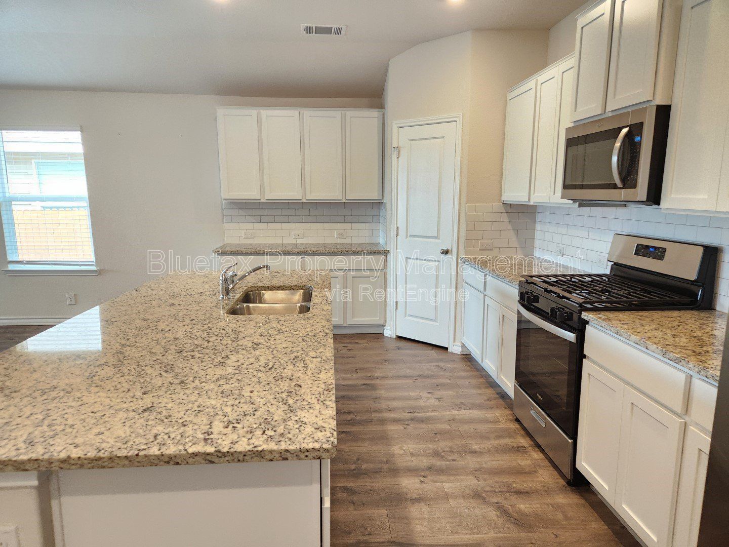 Beautiful One Story 4 Bedroom Home with GREAT AMENITY CENTER. Easy Access to Hwy 90 / Minutes to Lackland AFB . property image