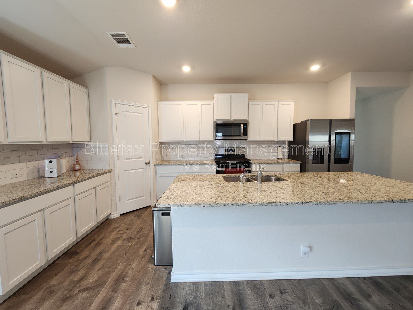 Beautiful One Story 4 Bedroom Home with GREAT AMENITY CENTER. Easy Access to Hwy 90 / Minutes to Lackland AFB . property image
