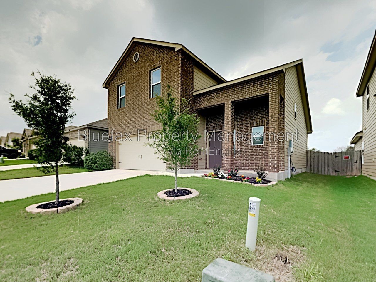 Pet Friendly & Beautiful Home with a HUGE Backyard. Refrigerator, Washer & Dryer Included! property image