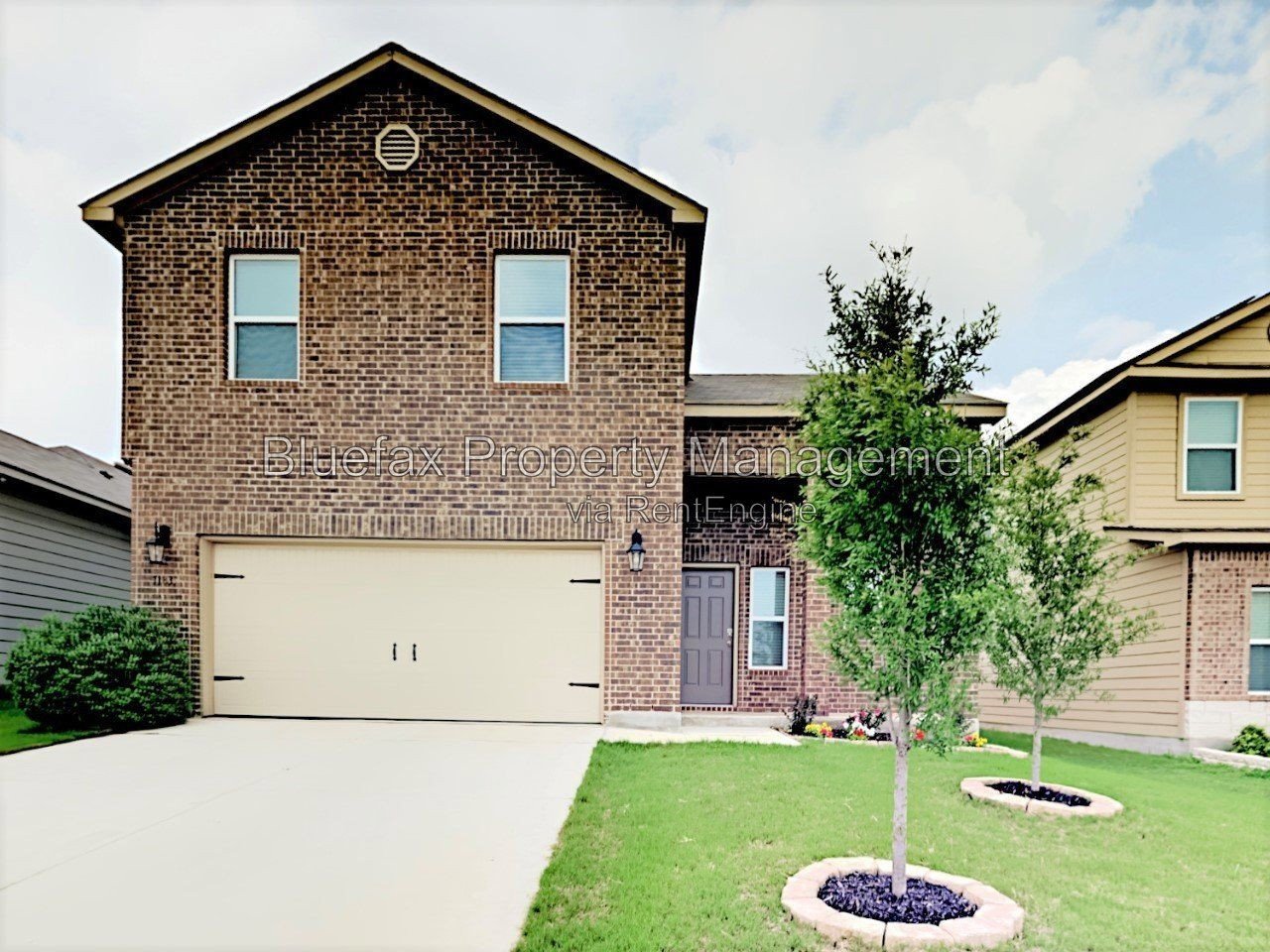 Pet Friendly & Beautiful Home with a HUGE Backyard. Refrigerator, Washer & Dryer Included! property image