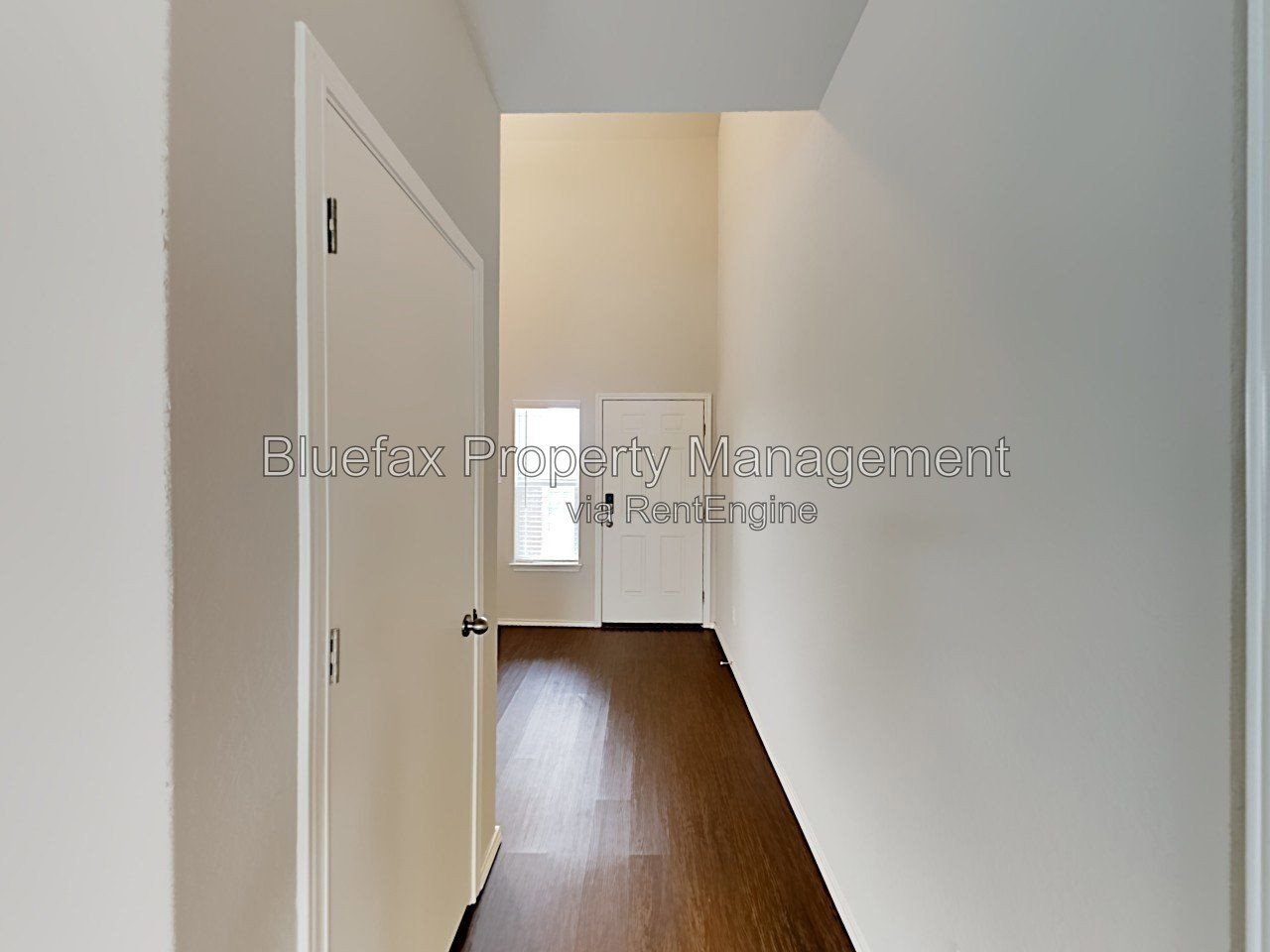 Pet Friendly & Beautiful Home with a HUGE Backyard. Refrigerator, Washer & Dryer Included! property image