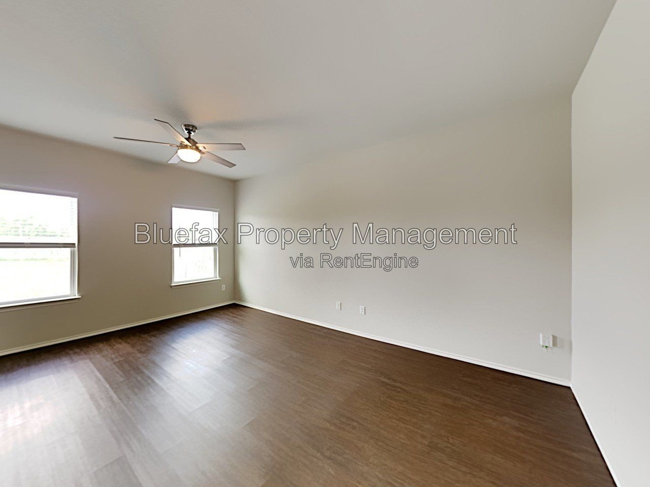Pet Friendly & Beautiful Home with a HUGE Backyard. Refrigerator, Washer & Dryer Included! property image