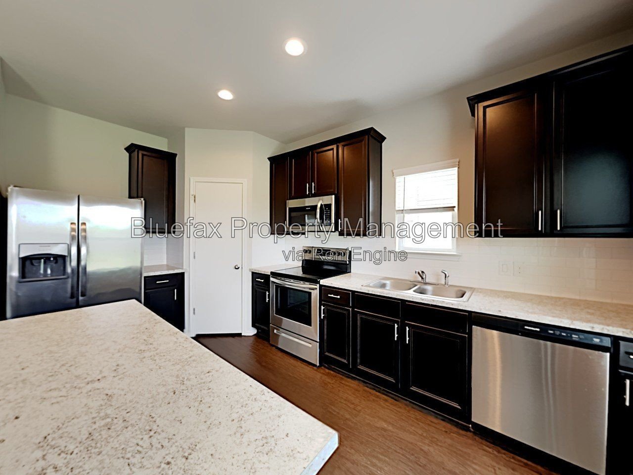 Pet Friendly & Beautiful Home with a HUGE Backyard. Refrigerator, Washer & Dryer Included! property image