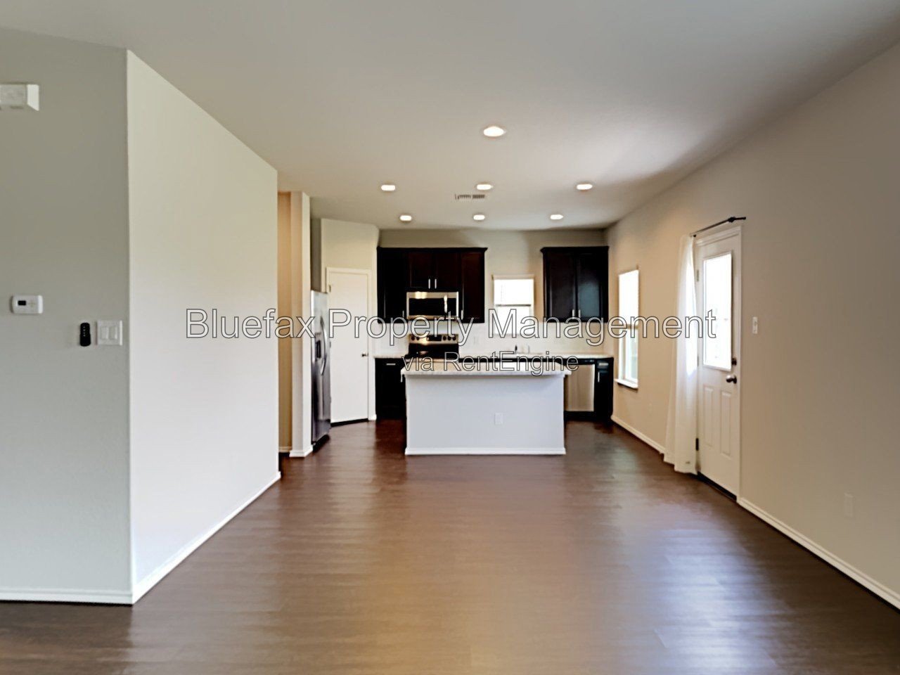 Pet Friendly & Beautiful Home with a HUGE Backyard. Refrigerator, Washer & Dryer Included! property image