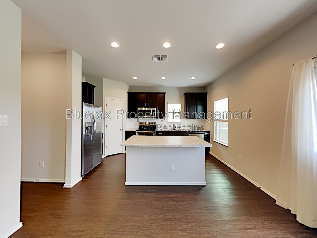 Pet Friendly & Beautiful Home with a HUGE Backyard. Refrigerator, Washer & Dryer Included! property image