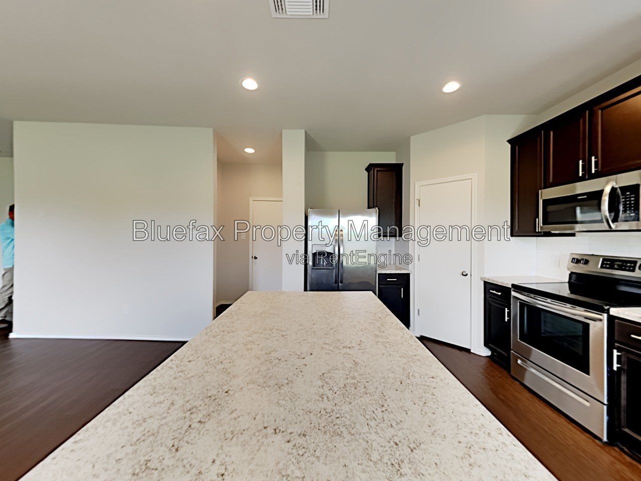 Pet Friendly & Beautiful Home with a HUGE Backyard. Refrigerator, Washer & Dryer Included! property image