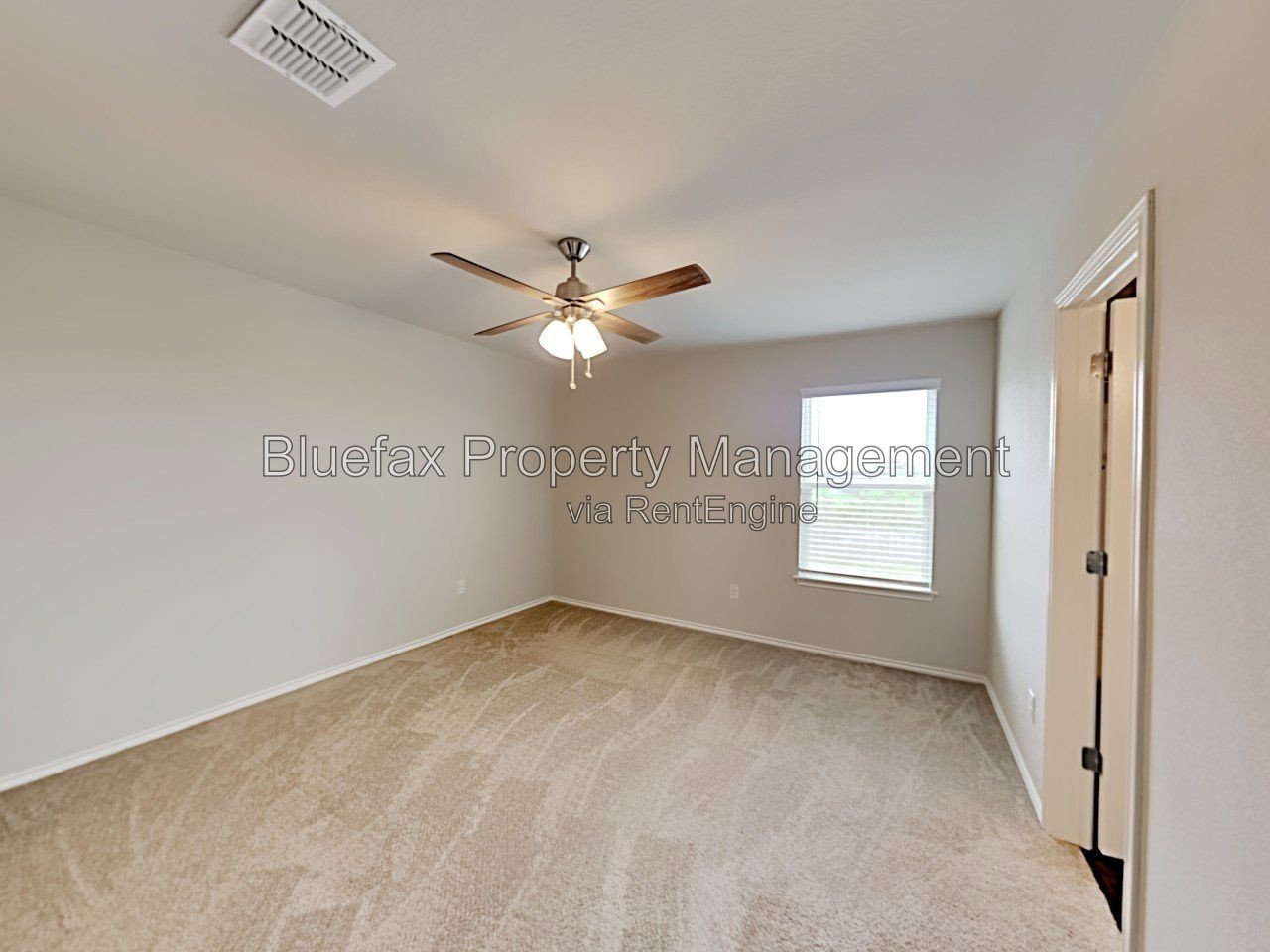 Pet Friendly & Beautiful Home with a HUGE Backyard. Refrigerator, Washer & Dryer Included! property image