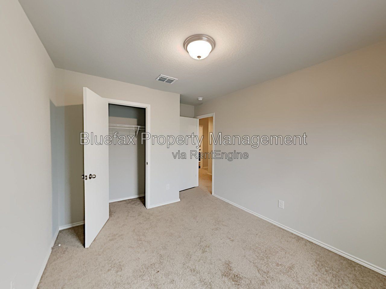 Pet Friendly & Beautiful Home with a HUGE Backyard. Refrigerator, Washer & Dryer Included! property image