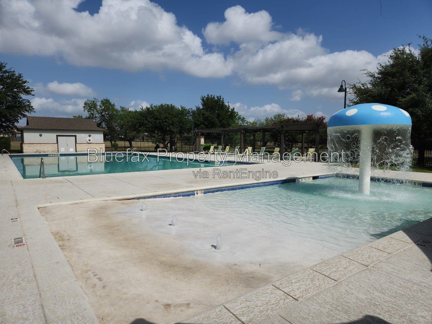 Pet Friendly & Beautiful Home with a HUGE Backyard. Refrigerator, Washer & Dryer Included! property image