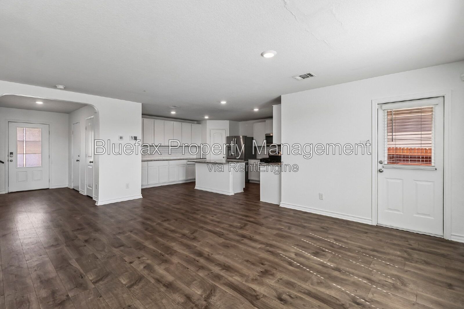 Loads of Kitchen Cabinet Storage and Countertop Space! property image