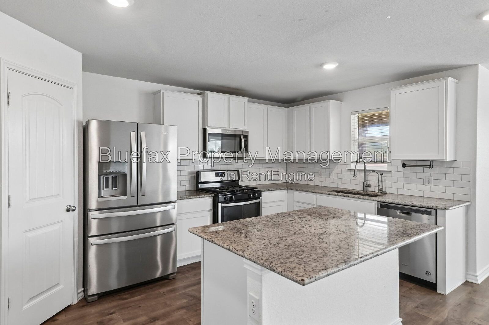 Loads of Kitchen Cabinet Storage and Countertop Space! property image