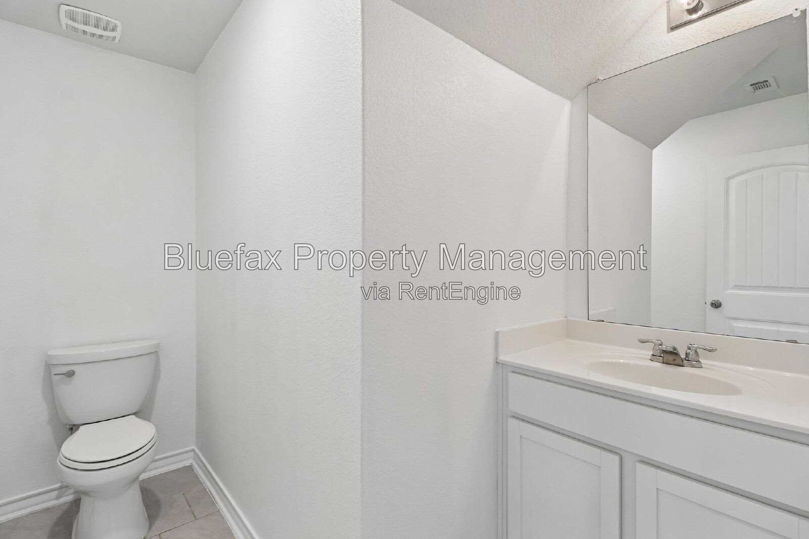Loads of Kitchen Cabinet Storage and Countertop Space! property image