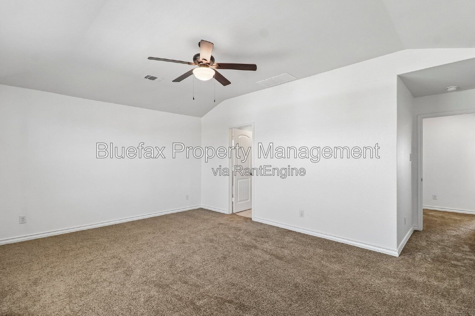 Loads of Kitchen Cabinet Storage and Countertop Space! property image
