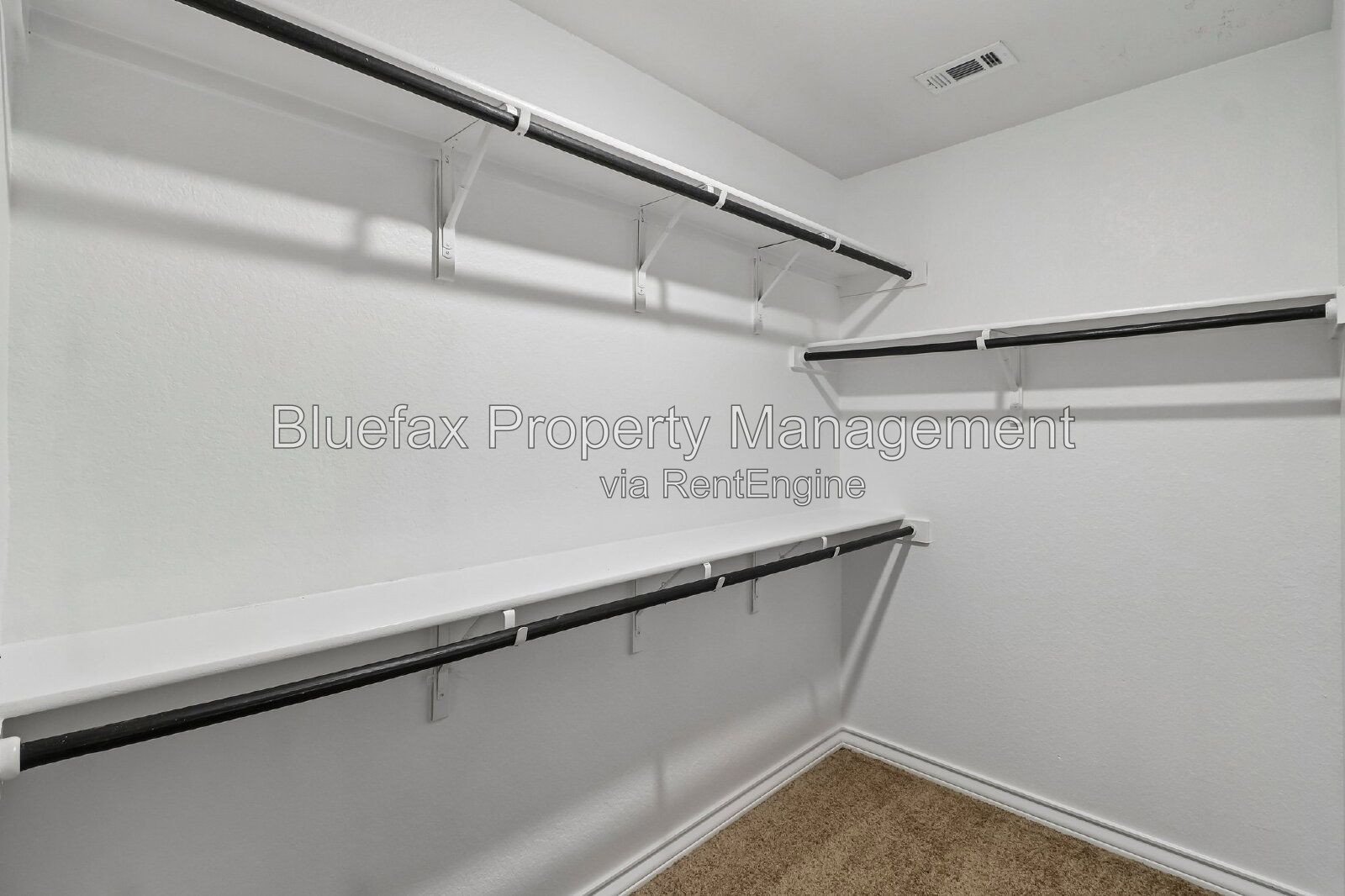 Loads of Kitchen Cabinet Storage and Countertop Space! property image