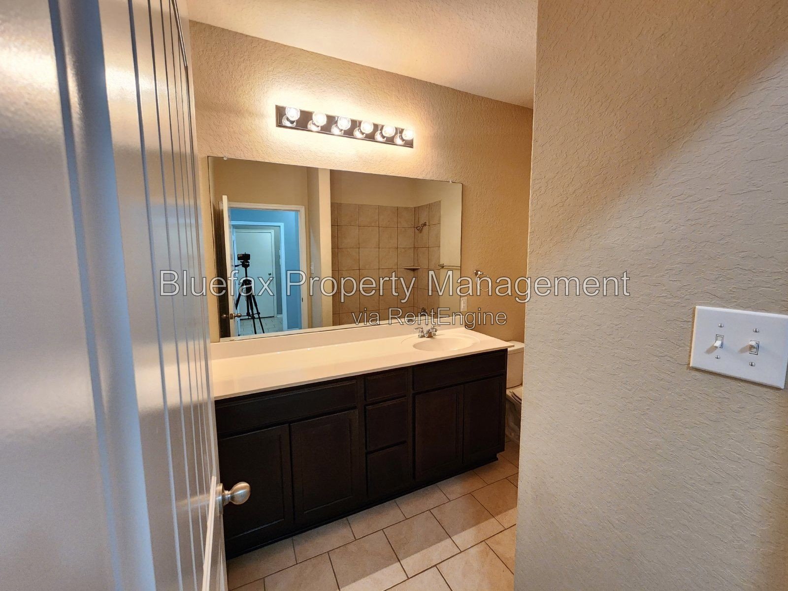 Wonderul 4 BR One Story Home at Redbird Ranch with All Tile / Wood Flooring! property image